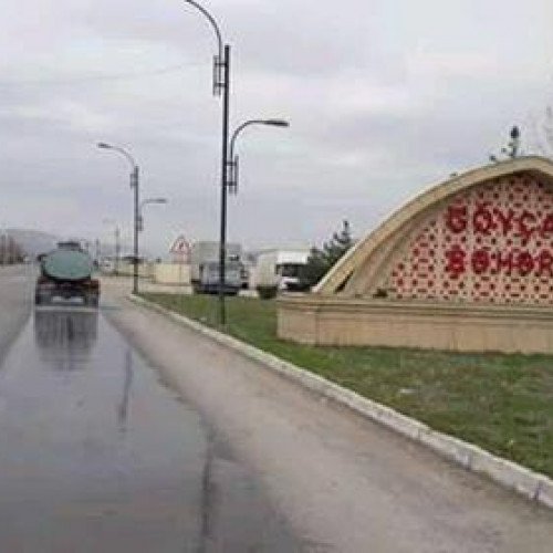 Bakıdan yasa gedən kürəkəni qohumları döyüb, bıçaqladı